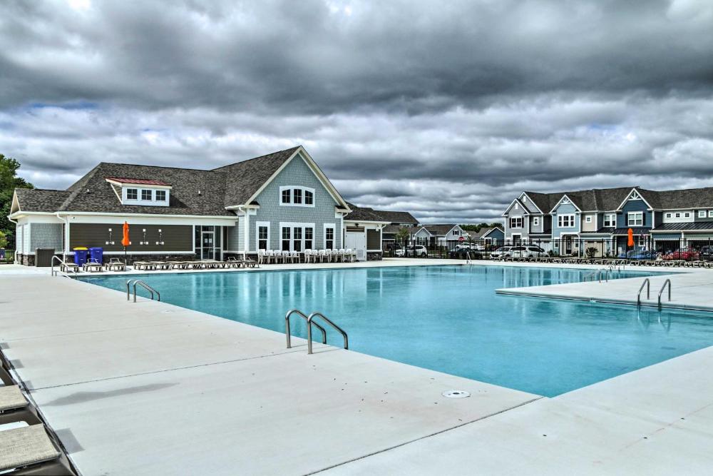 Modern and Spacious Home with Pool in Ocean View!